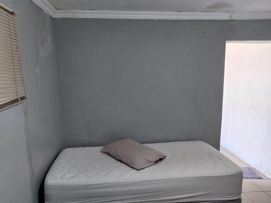 To Let 1 Bedroom Property for Rent in Oakdale Western Cape